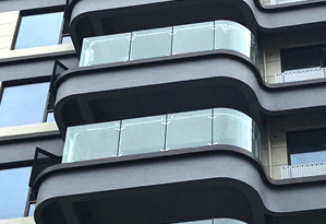 彎弧玻璃陽台護欄